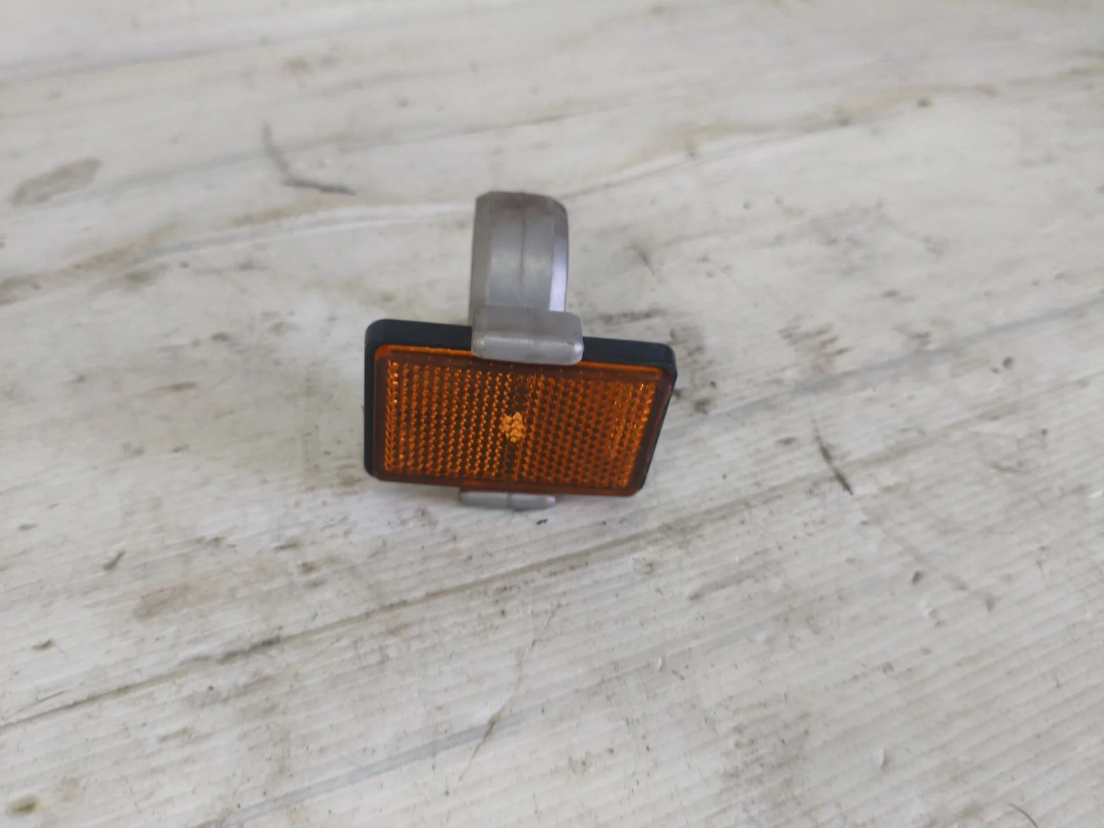 Foto de REFLECTOR TRASERO HONDA SH 125I 125 cm3 - 9 kW (12 CV / 9 KW)
