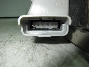 Foto de CERRADURA PUERTA TRASERA IZQUIERDA CITROEN XSARA PICASSO 1.6 16V HDi (90 CV / 66 KW) foto 4