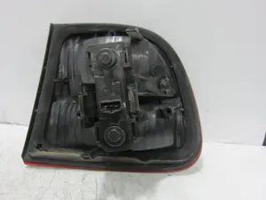 Foto de PILOTO TRASERO IZQUIERDO INTERIOR SEAT LEON (1M1) 1.9 TDI (110 CV / 81 KW) referencia 1M6945091A foto 3
