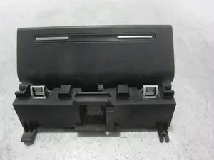 Foto de CENICERO AUDI A3 (8P1) 1.9 TDI (105 CV / 77 KW) referencia 8P0857951