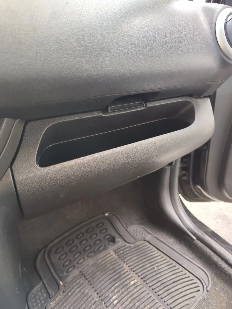 Foto de GUANTERA NISSAN NOTE (E11E) 1.4 CAT (88 CV / 65 KW)