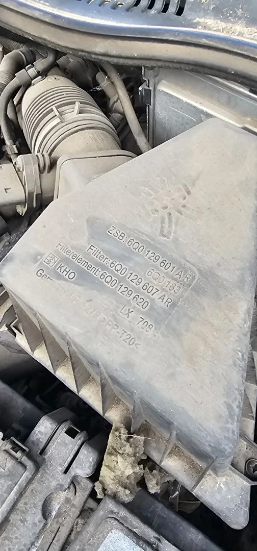 Foto de CAJA FILTRO AIRE SEAT IBIZA BERLINA (6J5) 1.4 TDI (80 CV / 59 KW) referencia 6Q0129601AR