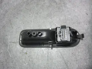 Foto de MANDO ELEVALUNAS DELANTERO IZQUIERDO RENAULT CLIO III 1.2 (75 CV / 55 KW) referencia 8200356513 foto 2