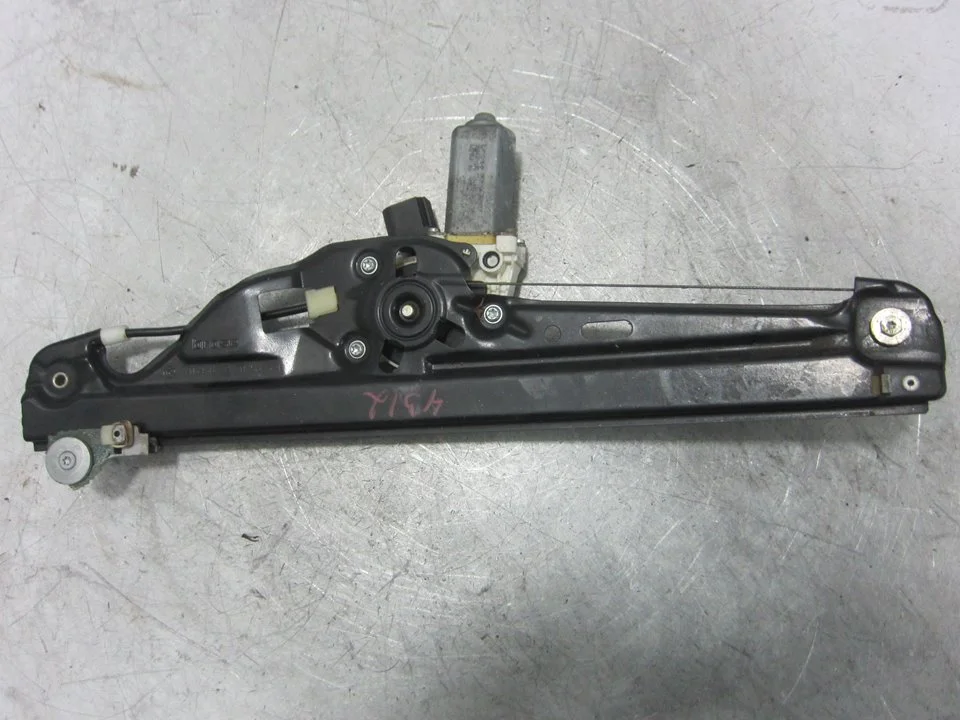 Foto de ELEVALUNAS TRASERO IZQUIERDO BMW SERIE 5 BERLINA (E60) 3.0 Turbodiesel CAT (231 CV / 170 KW) referencia 7075673E