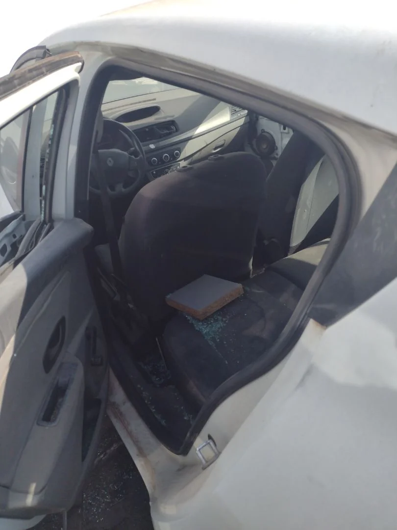 Foto de GOMAS CONTORNO PUERTA RENAULT MEGANE III BERLINA 5P 1.5 dCi Diesel CAT (86 CV / 63 KW)