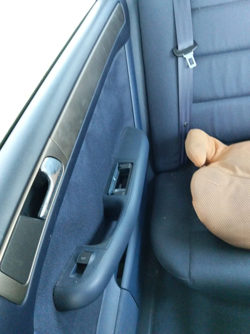 Foto de GUARNECIDO PUERTA TRASERA DERECHA AUDI A6 BERLINA (4B2) 1.8 20V Turbo (150 CV / 110 KW)
