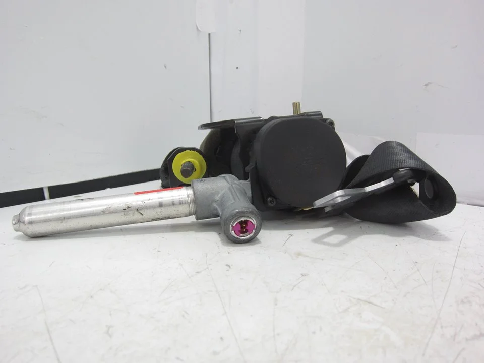Foto de CINTURON SEGURIDAD TRASERO DERECHO VOLVO S40 BERLINA 2.5 20V Turbo CAT (220 CV / 162 KW) referencia 30615804