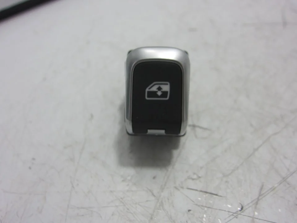 Foto de MANDO ELEVALUNAS TRASERO DERECHO AUDI A3 SEDÁN (8VM) 2.0 16V TDI (150 CV / 110 KW) referencia 8V0959855C