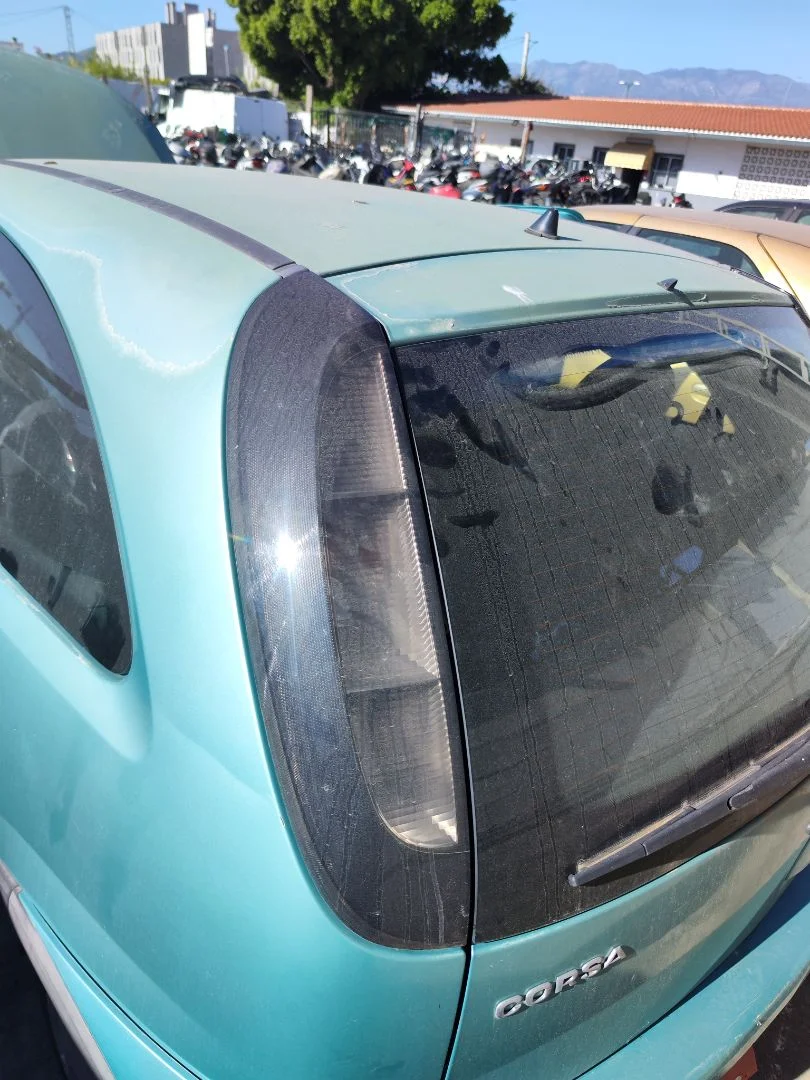 Foto de PILOTO TRASERO IZQUIERDO OPEL CORSA C 1.2 16V CAT (Z 12 XEP / LB4) (80 CV / 59 KW)