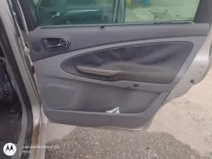 Foto de GUARNECIDO PUERTA TRASERA DERECHA FORD S-MAX (CA1) 2.0 TDCi CAT (140 CV / 103 KW)