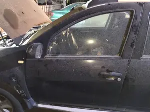 Foto de PUERTA DELANTERA IZQUIERDA DACIA DUSTER I 1.2 16V TCE CAT (125 CV / 92 KW) referencia 801015127R