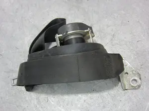 Foto de CINTURON SEGURIDAD TRASERO IZQUIERDO VOLKSWAGEN GOLF VI (5K1)(10.2008) 1.6 TDI DPF (105 CV / 77 KW) referencia 617980700 foto 3