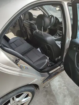 Foto de GOMAS CONTORNO PUERTA MERCEDES-BENZ CLASE C (BM 203) BERLINA 3.0 CDI CAT (224 CV / 165 KW)