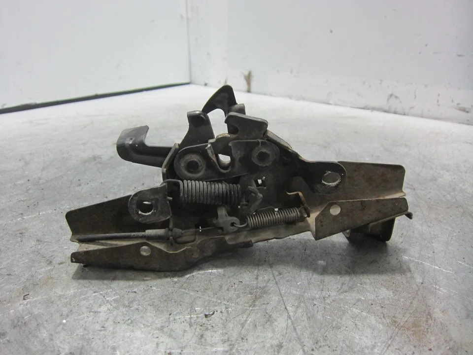 Foto de CERRADURA CAPO TOYOTA COROLLA VERSO (R1) 2.2 Turbodiesel CAT (136 CV / 100 KW) referencia 535100F010