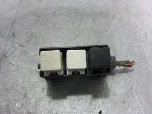 Foto de CAJA RELES / FUSIBLES OPEL ASTRA G BERLINA referencia 24347030 foto 1
