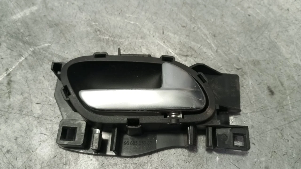 Foto de MANETA INTERIOR DELANTERA DERECHA CITROEN C5 BERLINA 2.0 HDi FAP (140 CV / 103 KW) referencia 9660525380