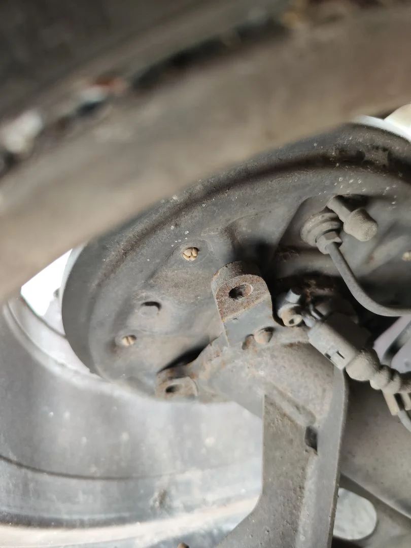 Foto de MANGUETA TRASERA IZQUIERDA VOLKSWAGEN POLO IV (9N1) 1.4 16V (75 CV / 55 KW)