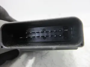 Foto de MOTOR ELEVALUNAS TRASERO DERECHO SEAT LEON (1M1) referencia 9776105407301 foto 2