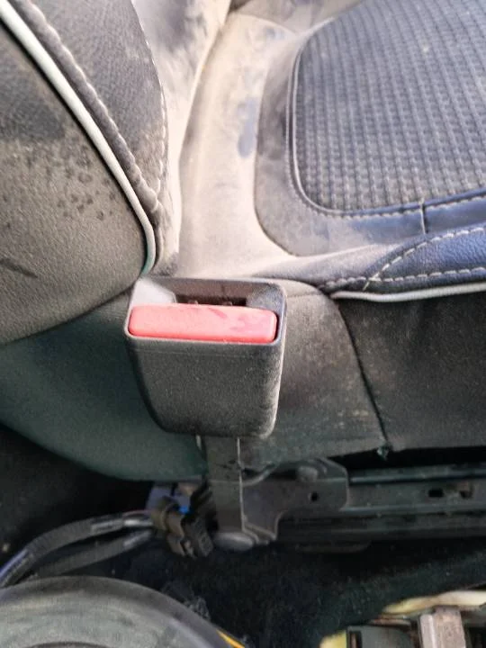 Foto de ENGANCHE CINTURON DELANTERO IZQUIERDO RENAULT MEGANE IV BERLINA 5P