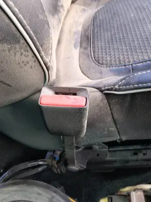 Foto de ENGANCHE CINTURON DELANTERO IZQUIERDO RENAULT MEGANE IV BERLINA 5P