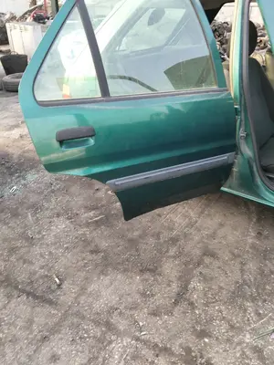 Foto de PUERTA TRASERA DERECHA PEUGEOT 106 (S2) 1.1  (60 CV / 44 KW)