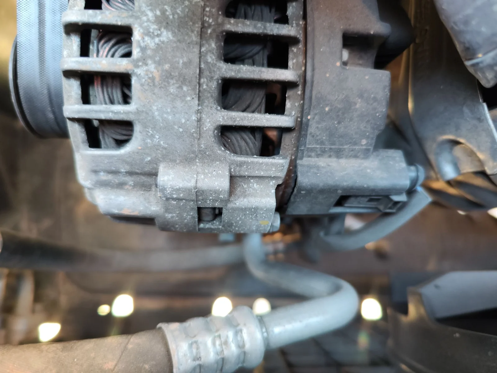Foto de ALTERNADOR VOLKSWAGEN POLO V (6R1) 1.2 (60 CV / 44 KW)