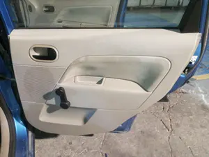 Foto de GUARNECIDO PUERTA TRASERA IZQUIERDA FORD FIESTA (CBK) 1.25 16V CAT (69 CV / 51 KW) referencia 1309170 foto 2