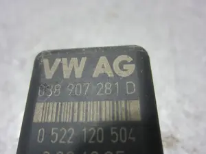 Foto de CAJA PRECALENTAMIENTO VOLKSWAGEN GOLF VI (5K1)(10.2008) 1.6 TDI DPF (105 CV / 77 KW) referencia 038907281D foto 2