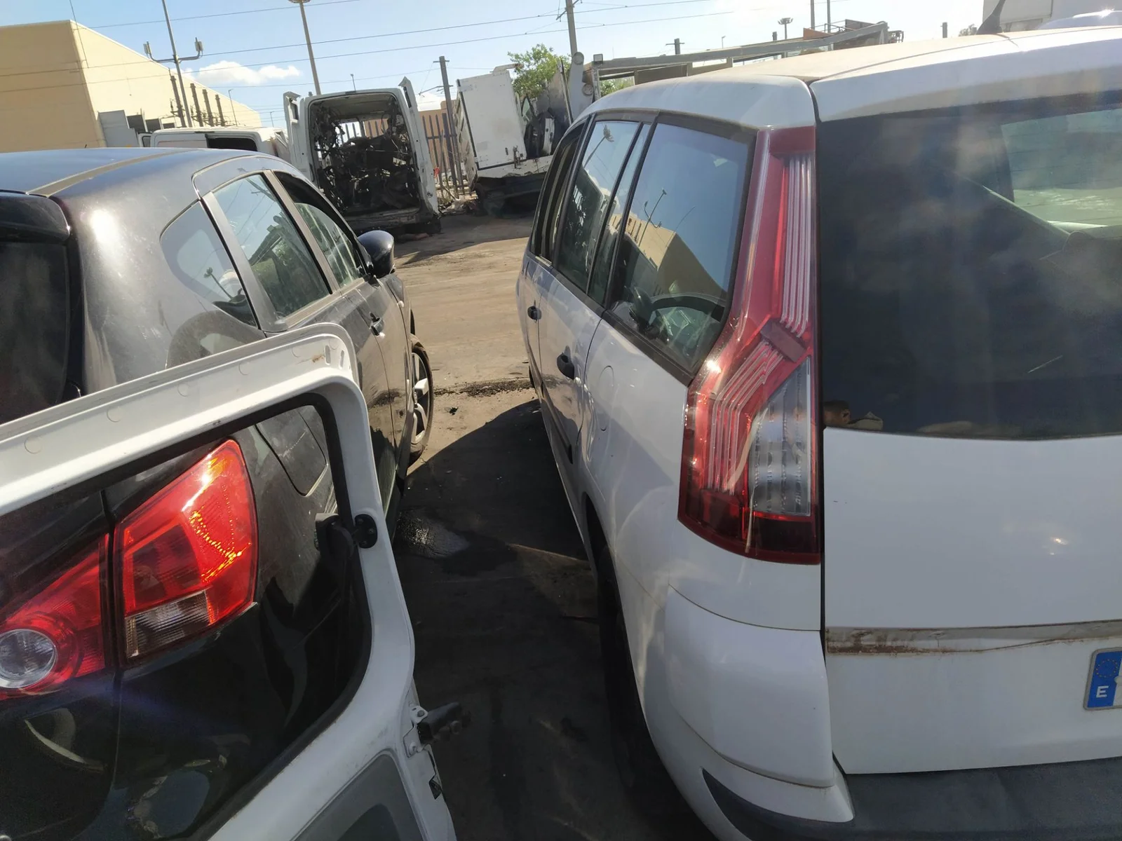 Foto de PASO RUEDA TRASERO IZQUIERDO CITROEN GRAND C4 PICASSO 1.6 16V (120 CV / 88 KW) referencia 8529WA