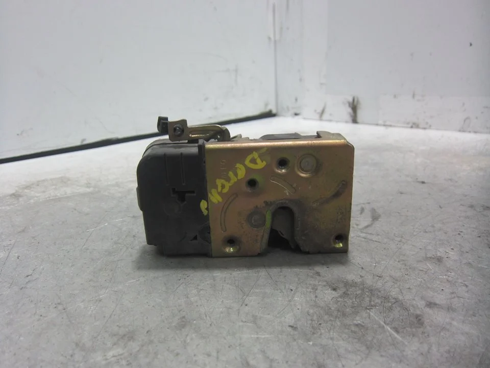 Foto de CERRADURA PUERTA DELANTERA DERECHA PEUGEOT 206 2.0 HDi CAT (90 CV / 66 KW) referencia 9136J1