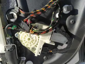 Foto de ELEVALUNAS TRASERO DERECHO PORSCHE PANAMERA (TIPO 970) referencia 97053622200 foto 2
