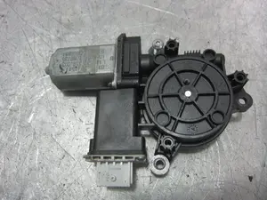 Foto de MOTOR ELEVALUNAS TRASERO IZQUIERDO ALFA ROMEO GIULIETTA (191) 2.0 JTDM CAT (175 CV / 129 KW) referencia 5000884 foto 3