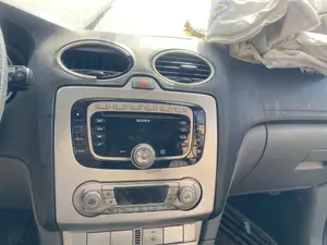 Foto de SISTEMA AUDIO / RADIO CD FORD FOCUS BERLINA (CB4) 1.6 TDCi CAT (109 CV / 80 KW)