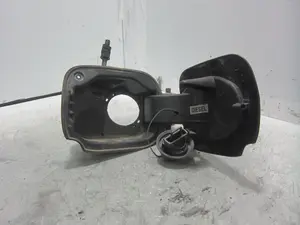Foto de TAPA EXTERIOR COMBUSTIBLE RENAULT CLIO III 1.5 dCi Diesel CAT (86 CV / 63 KW) referencia 8200383466