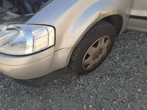 Foto de PASO RUEDA DELANTERO IZQUIERDO VOLKSWAGEN FOX (5Z1)(04.2005) 1.4  (75 CV / 55 KW) referencia 5Z0809957H