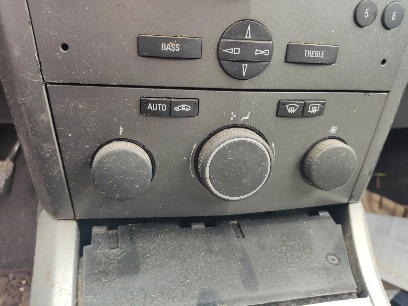 Foto de MANDO CALEFACCION / AIRE ACONDICIONADO OPEL ASTRA H GTC 1.3 16V CDTI CAT (Z 13 DTH / L4I) (90 CV / 66 KW) referencia 13274233
