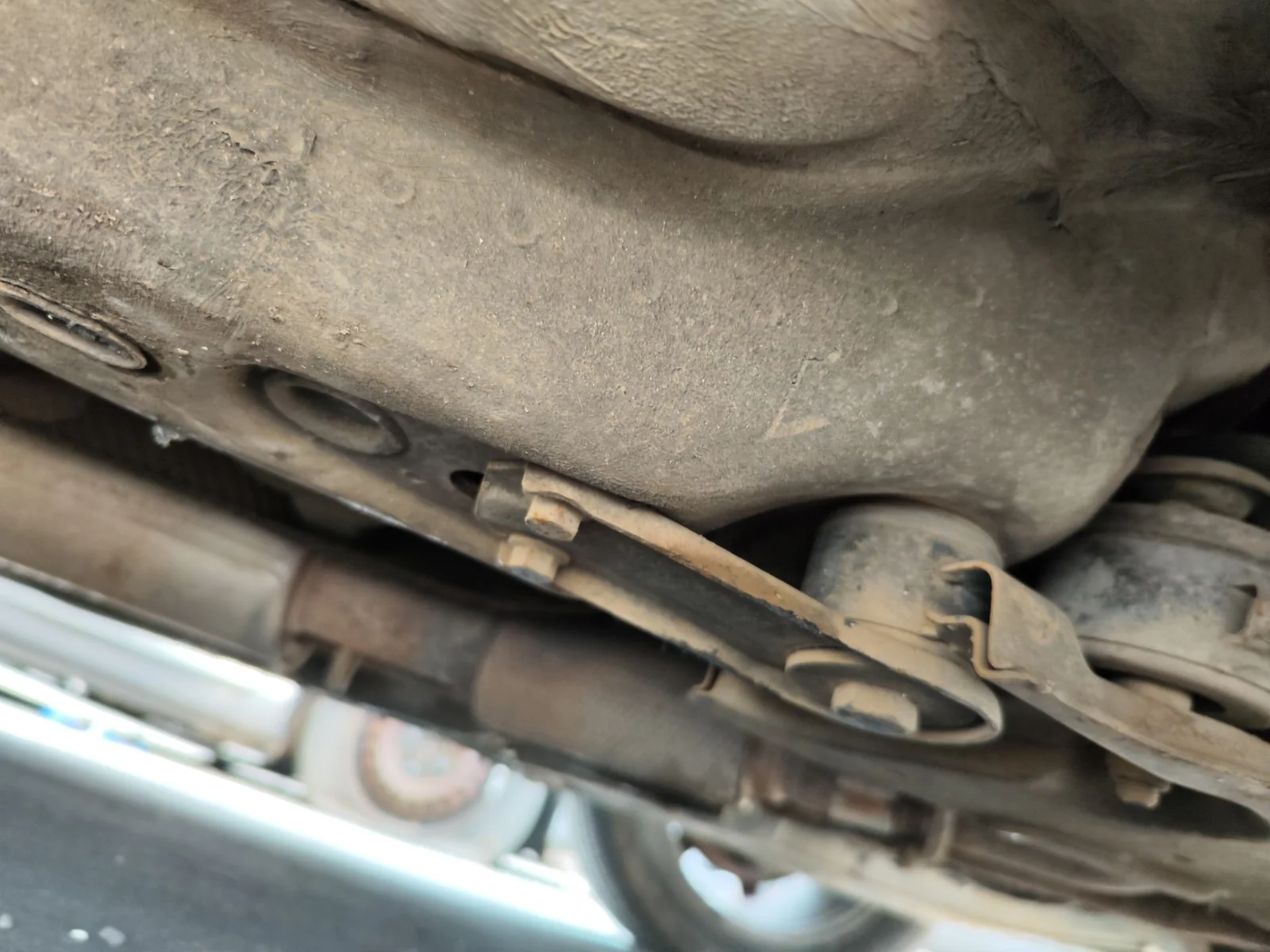 Foto de TUBO ESCAPE TRASERO JAGUAR X-TYPE 2.1 V6 24V CAT (156 CV / 115 KW)
