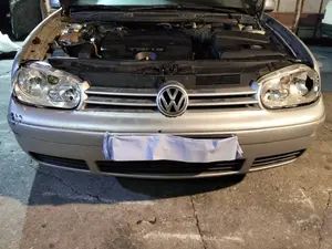 Foto de PARAGOLPES DELANTERO VOLKSWAGEN GOLF IV BERLINA (1J1)(10.1997)