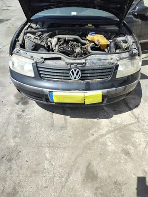 Foto de PARAGOLPES DELANTERO VOLKSWAGEN PASSAT VARIANT (3B5) 1.9 TDI (110 CV / 81 KW) foto 4