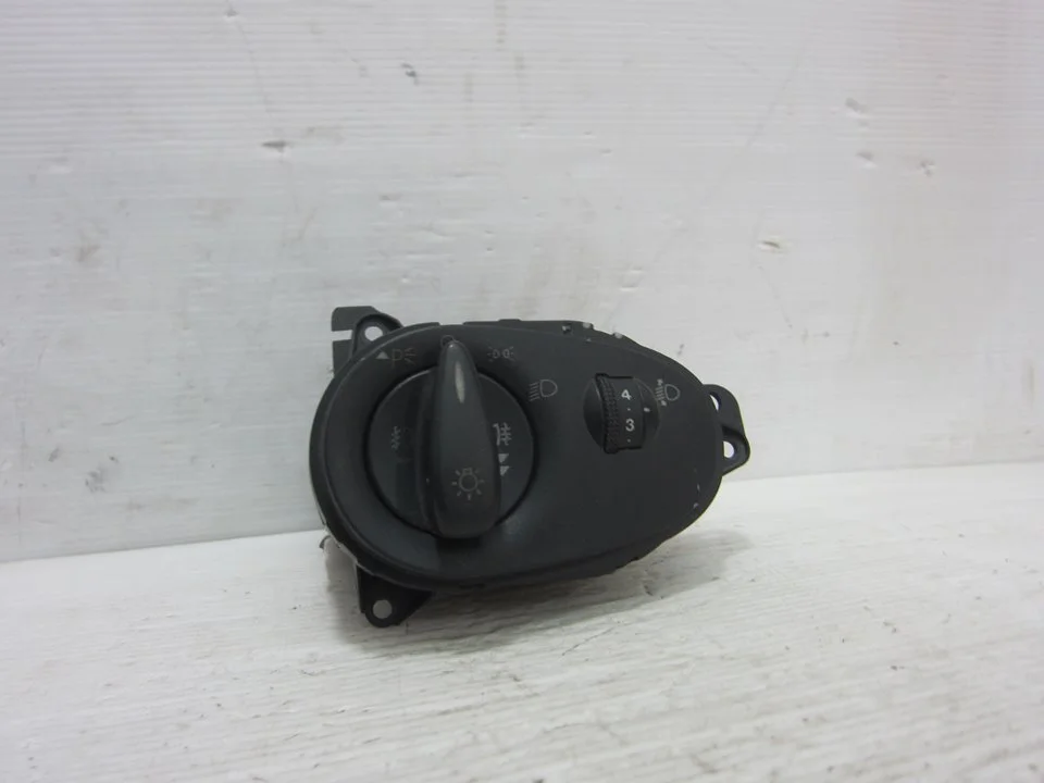 Foto de MANDO LUCES FORD FOCUS BERLINA (CAK) 1.8 TDCi CAT (101 CV / 74 KW) referencia 2M5T13A024EA