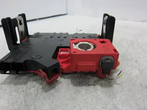 Foto de CAJA RELES / FUSIBLES BMW SERIE 5 GRAN TURISMO (F07) 3.0 24V Turbo (306 CV / 225 KW) referencia 106887 foto 3