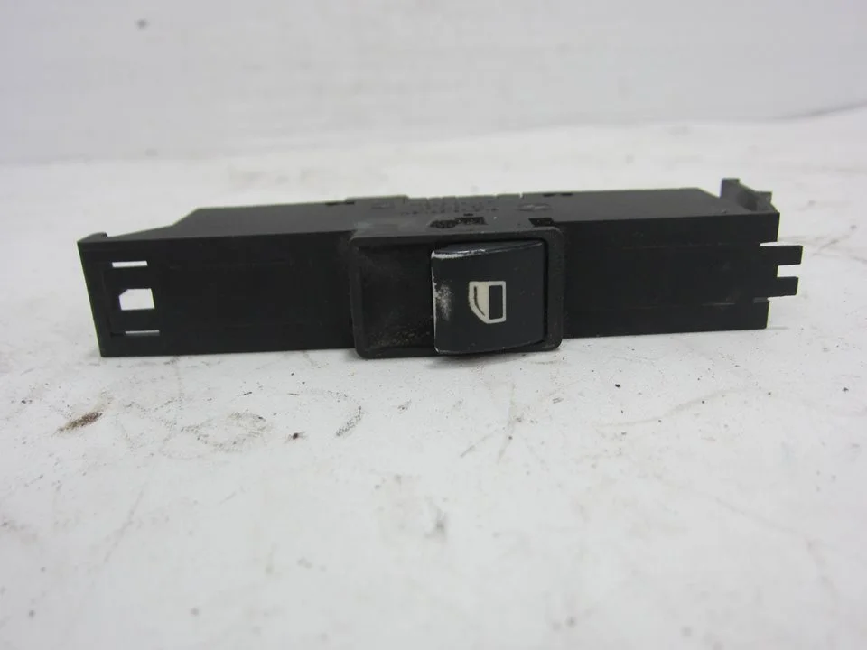 Foto de MANDO ELEVALUNAS DELANTERO IZQUIERDO BMW SERIE 3 BERLINA (E46) referencia 61318381511