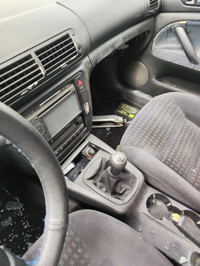 Foto de CENICERO VOLKSWAGEN PASSAT BERLINA (3B3) 1.9 TDI (131 CV / 96 KW)