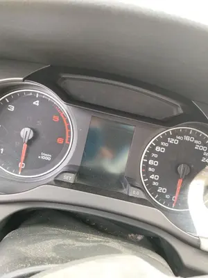 Foto de CUADRO INSTRUMENTOS AUDI A4 BERLINA (8K2) 2.0 16V TDI (143 CV / 105 KW) foto 2