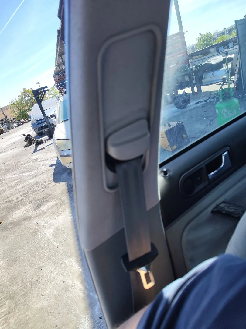Foto de CINTURON SEGURIDAD DELANTERO DERECHO VOLKSWAGEN PASSAT BERLINA (3B2) 1.9 TDI (116 CV / 85 KW) referencia 3B1857706B FKZ