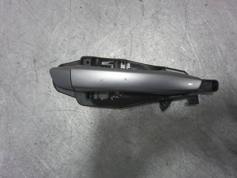 Foto de MANETA EXTERIOR DELANTERA DERECHA PEUGEOT 308 1.6 HDi (92 CV / 68 KW) referencia 9802977180