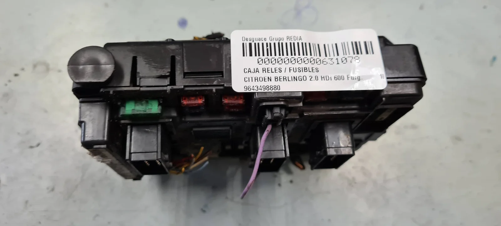 Foto de CAJA RELES / FUSIBLES CITROEN BERLINGO referencia 9643498880