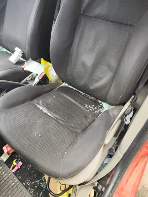 Foto de ASIENTO DELANTERO IZQUIERDO RENAULT CLIO III 1.5 dCi Diesel CAT (86 CV / 63 KW)