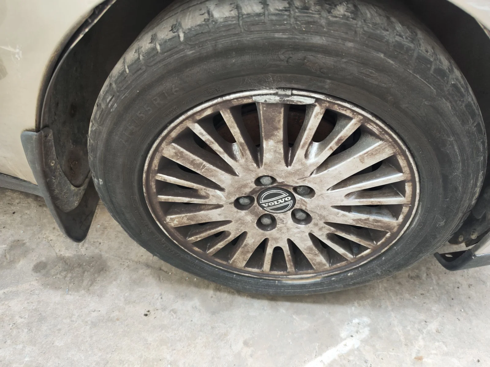 Foto de LLANTA VOLVO S80 BERLINA 2.4 Diesel (131 CV / 96 KW)