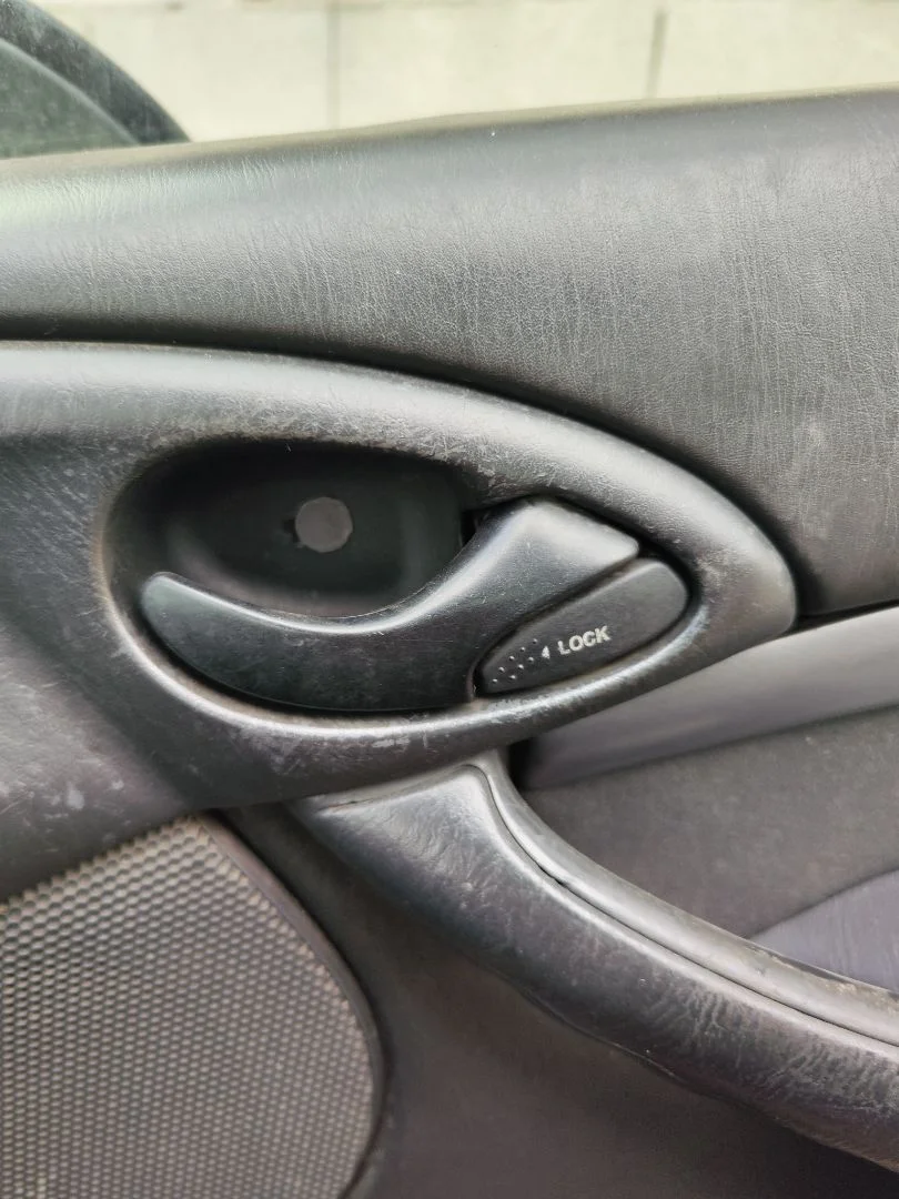 Foto de MANETA INTERIOR DELANTERA DERECHA FORD FOCUS BERLINA (CAK) 1.6 16V CAT (101 CV / 74 KW)